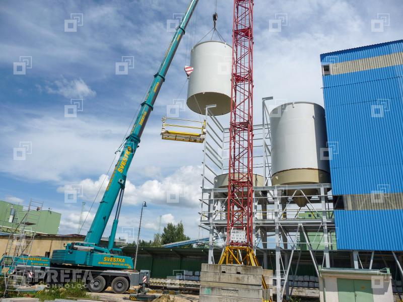 Storage containers and silos_10